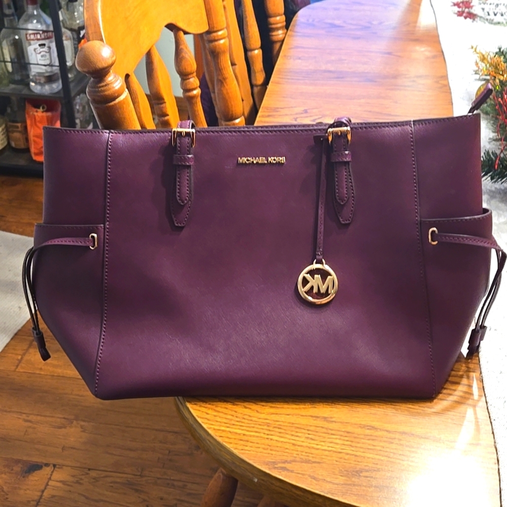 Micheal Kors large purse